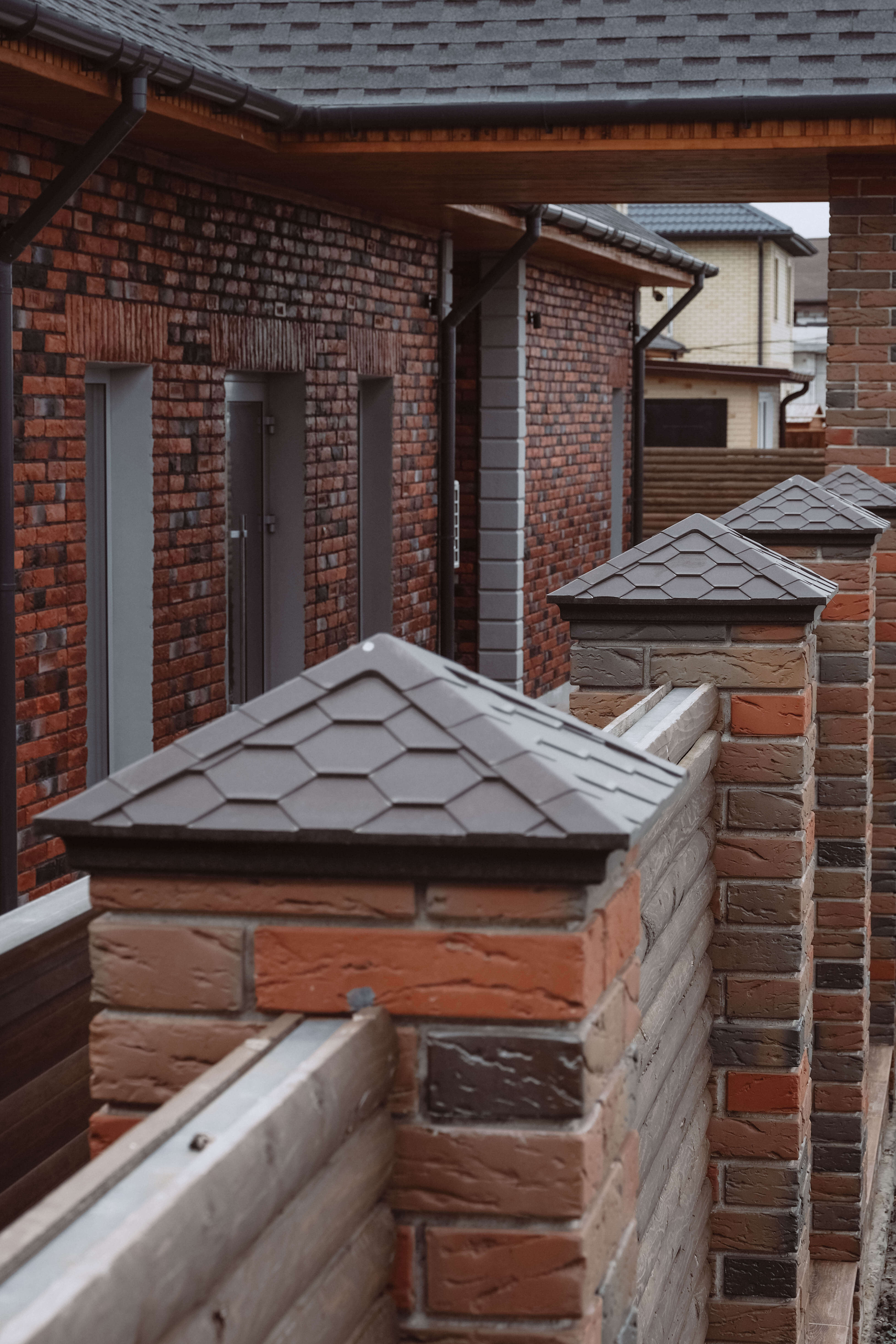 Колпак Zking Эверест Коричневый на столб 1.5х1.5 кирпича (390х390мм) в Донецке фото